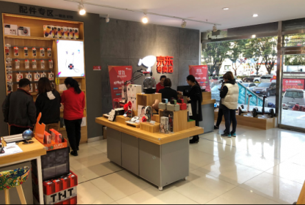 90后店長郭晨鑫：因為信賴京東，所以選擇加盟京東專賣店