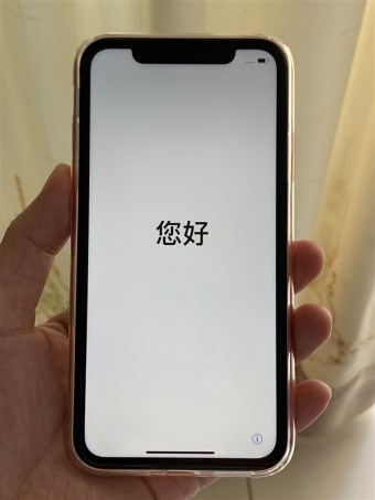 iPhone XR邊框?qū)挾攘钊酥舷?千元顏值王榮耀暢玩8C了解一下