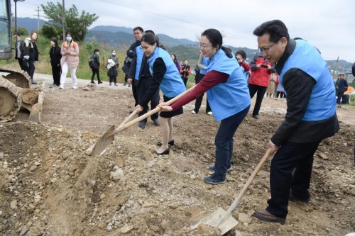 四季沐歌攜手婦基會(huì)走進(jìn)貴州丹寨，暖心公益助力脫貧攻堅(jiān)