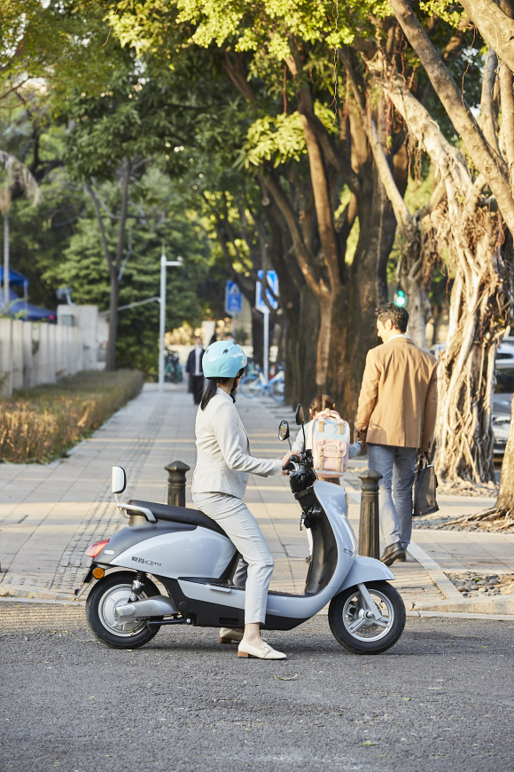 愛瑪電動(dòng)車和新日哪個(gè)好，看完這車全知道！