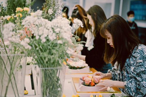 女神節(jié)榮耀禮盒，體驗(yàn)店變花海玩出新“花樣”