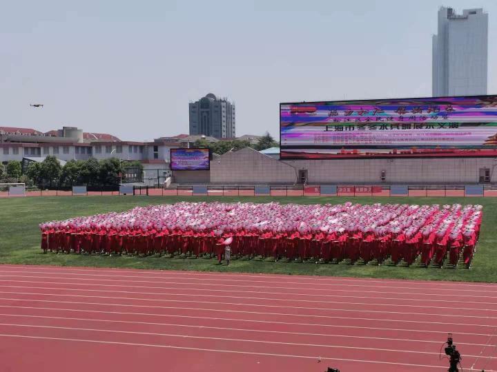 芳華老年潤膚乳贊助上海市冬冬水兵舞義演 點(diǎn)贊銀齡風(fēng)采