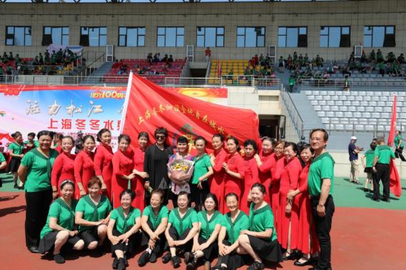 芳華老年潤膚乳贊助上海市冬冬水兵舞義演 點(diǎn)贊銀齡風(fēng)采