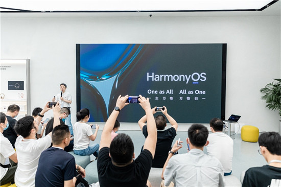 做客華為成都旗艦店，探索你不知道的HarmonyOS 2