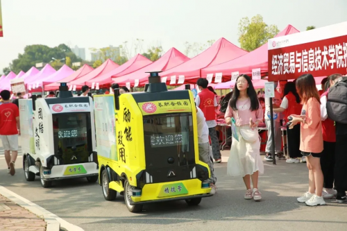 防疫又便捷！行深智能無人配送車“雙十一“點亮多個校園