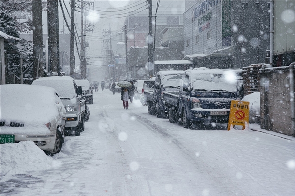 大雪節(jié)氣將至，雅迪冠能二代E8拉響“冬季續(xù)航保衛(wèi)戰(zhàn)”