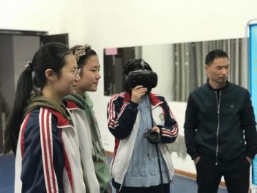 “VR/AR科普進校園”系列活動來到南昌市第十九中學(xué)