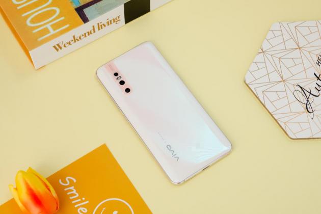 從此和挖孔屏說再見，vivo X27帶你領(lǐng)略真全面屏的魅力！