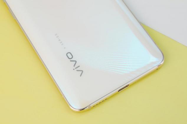 從此和挖孔屏說再見，vivo X27帶你領(lǐng)略真全面屏的魅力！