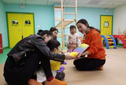 如何對孩子進行藝術(shù)啟蒙，芭迪熊親幼館建議這樣做