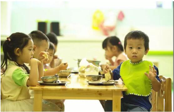 看了芭迪熊親幼館的午餐，才知道我家孩子輸在哪兒