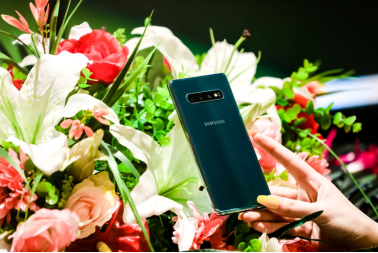 三星Galaxy S10拍視頻穩(wěn)定、清晰 領(lǐng)先華為P30