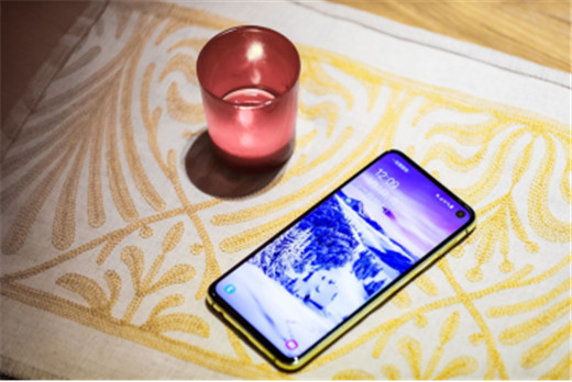 在三星Galaxy S10系列面前，屏幕是華為最大的痛