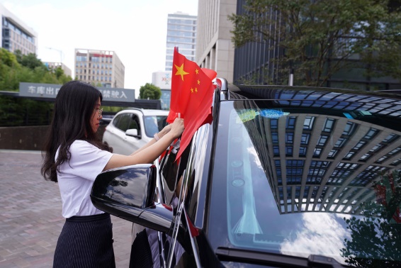 讓祖國涌動中國紅 世紀華通盛趣游戲“百萬護旗手活動”在行動