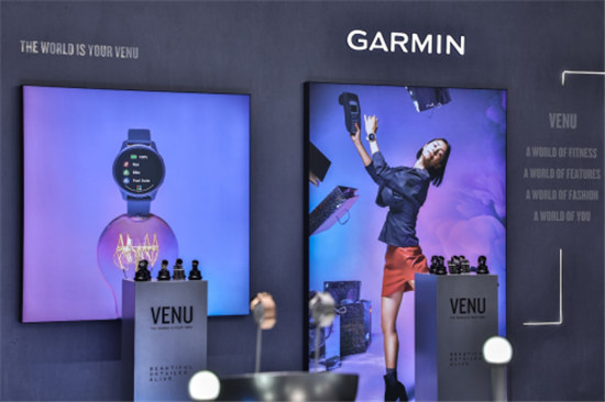 獨(dú)一有二，迪麗熱巴優(yōu)雅出席2019GARMIN佳明北京智能腕表新品發(fā)布會