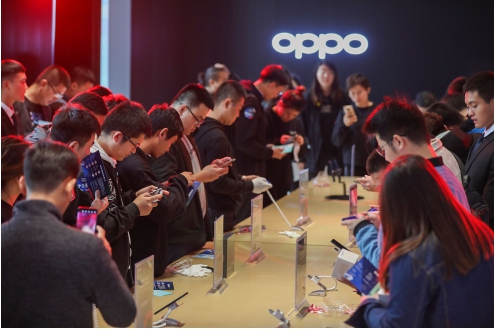 OPPO“超級玩家”搶鮮會(huì)：Miss大小姐親臨吃雞