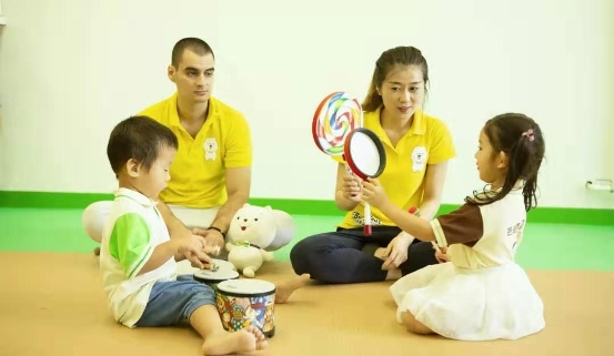 孩子鬧脾氣時安慰不起作用？芭迪熊親幼館給出的這幾條策略你要知道！