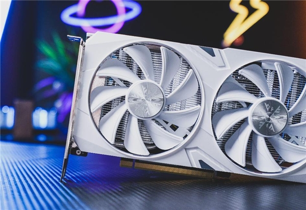 四年之約不負等待,耕升 GeForce RTX 4060 踏雪+DLSS 3實現(xiàn)百幀玩光追