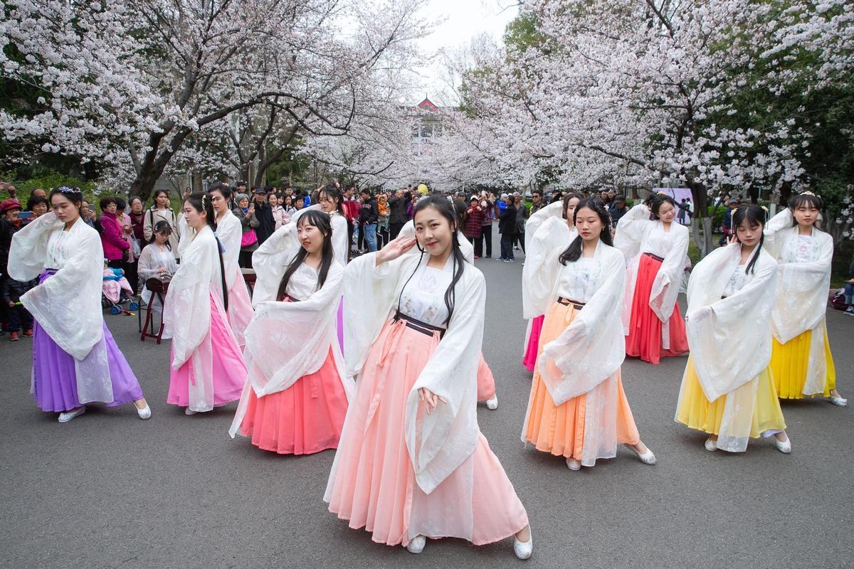 關(guān)彥斌：要繼承中國傳統(tǒng)文化優(yōu)秀部分，讓其深入年輕群體